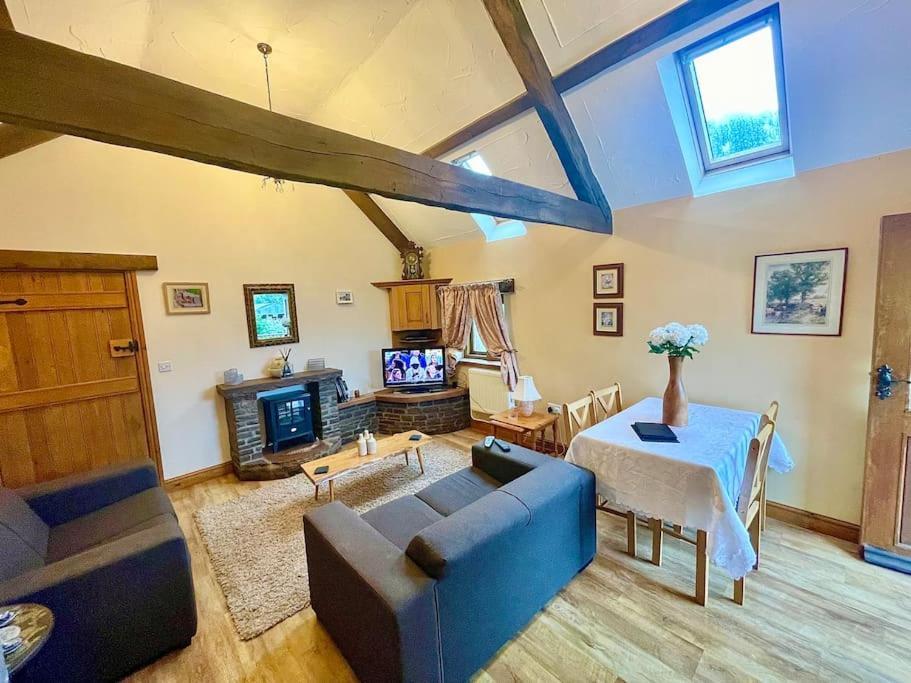 Vila Stone Built Barn In A Beautiful Rural Setting Llangwm-Isaf Exteriér fotografie