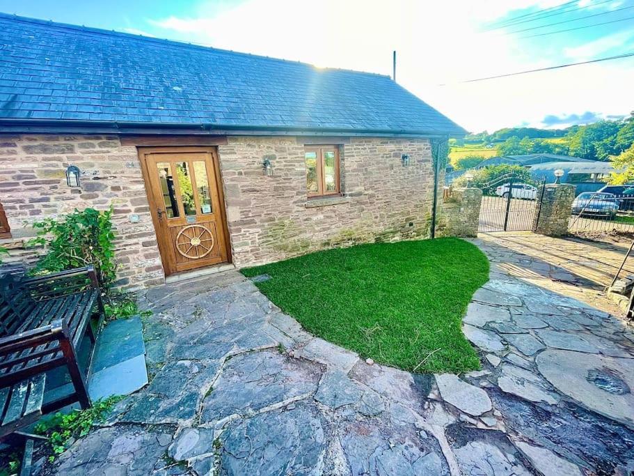 Vila Stone Built Barn In A Beautiful Rural Setting Llangwm-Isaf Exteriér fotografie